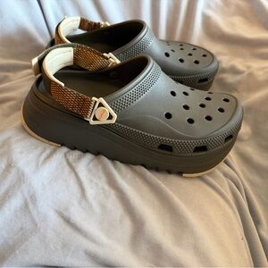 Olive green Hiker Xspace Clogs Crocs with Adjustable Strap Sz 8M and 10w